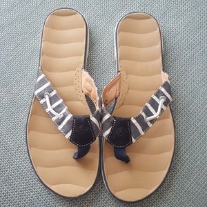 Sperry flip flops